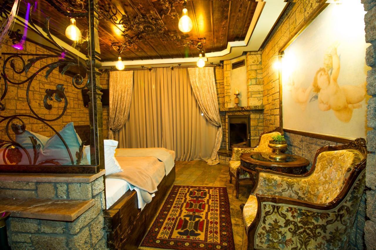 Morfeas Guesthouse Káto Loutrákion エクステリア 写真