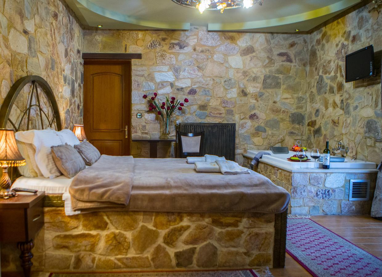 Morfeas Guesthouse Káto Loutrákion エクステリア 写真