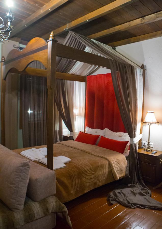 Morfeas Guesthouse Káto Loutrákion エクステリア 写真
