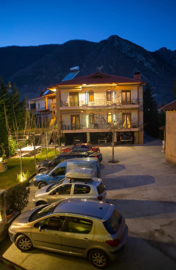 Morfeas Guesthouse Káto Loutrákion エクステリア 写真
